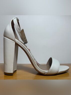Steve Madden White Carrson Ankle Strap Block Heel Sandal 7.5M